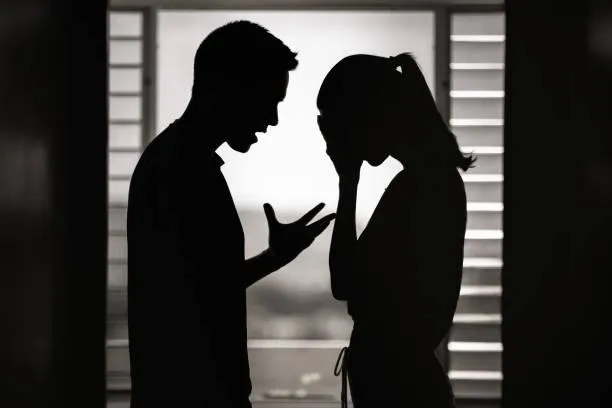 女網友透露,男友認為交往沒結婚就是詐欺,分手時狂要交往時的花費。(示意圖/pixabay)