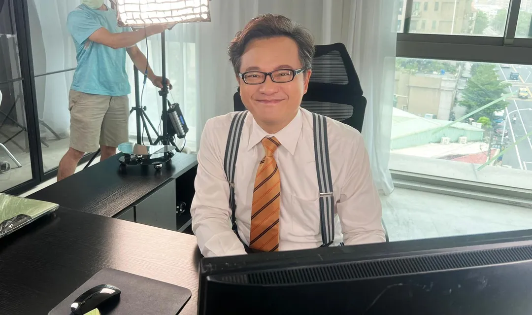 氣象主播戴立綱擁有20年從業經驗，他認為這段拍到颱風眼的影片是造假。（圖／中天新聞）