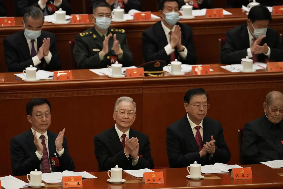 溫家寶2022年出席中共二十大會議。(圖/美聯社)