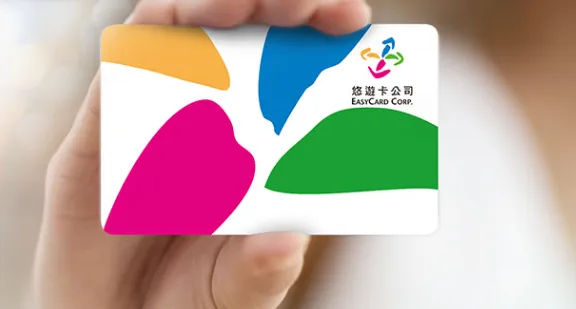 悠遊卡用途廣泛,不僅可以搭乘大眾運輸工具,也可以用來消費。(圖/翻攝悠遊卡公司官網)
