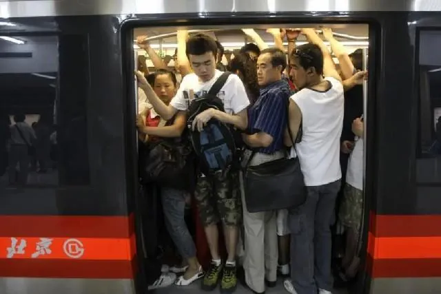 北京地鐵儘管最「擠」卻最賠錢，去年虧損達241.04億元人民幣。（圖／翻攝百度）
