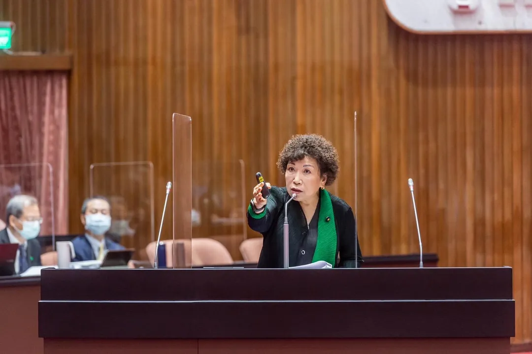 游毓蘭說，一場颱風，吹出防衛韌性的天坑。（圖／翻攝自游毓蘭臉書）