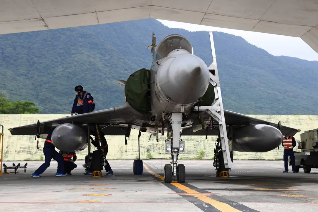 空軍地勤人員。(圖/中天新聞)