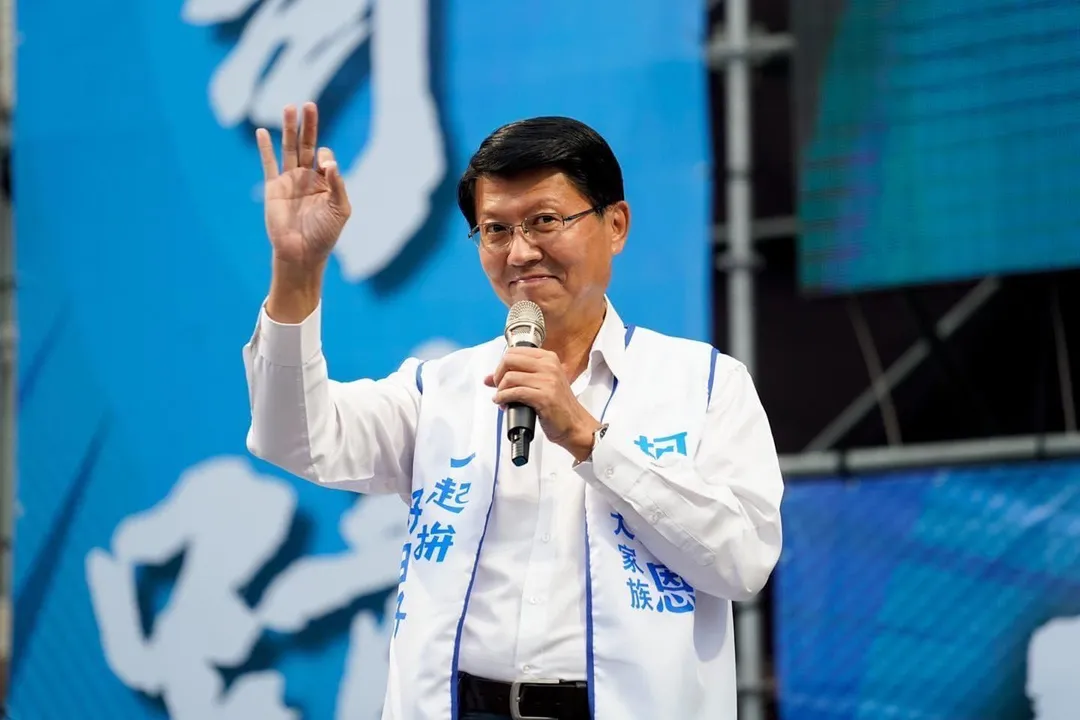 謝龍介提出「0至15歲孩童每月領5000元」政見。（圖／謝龍介臉書）