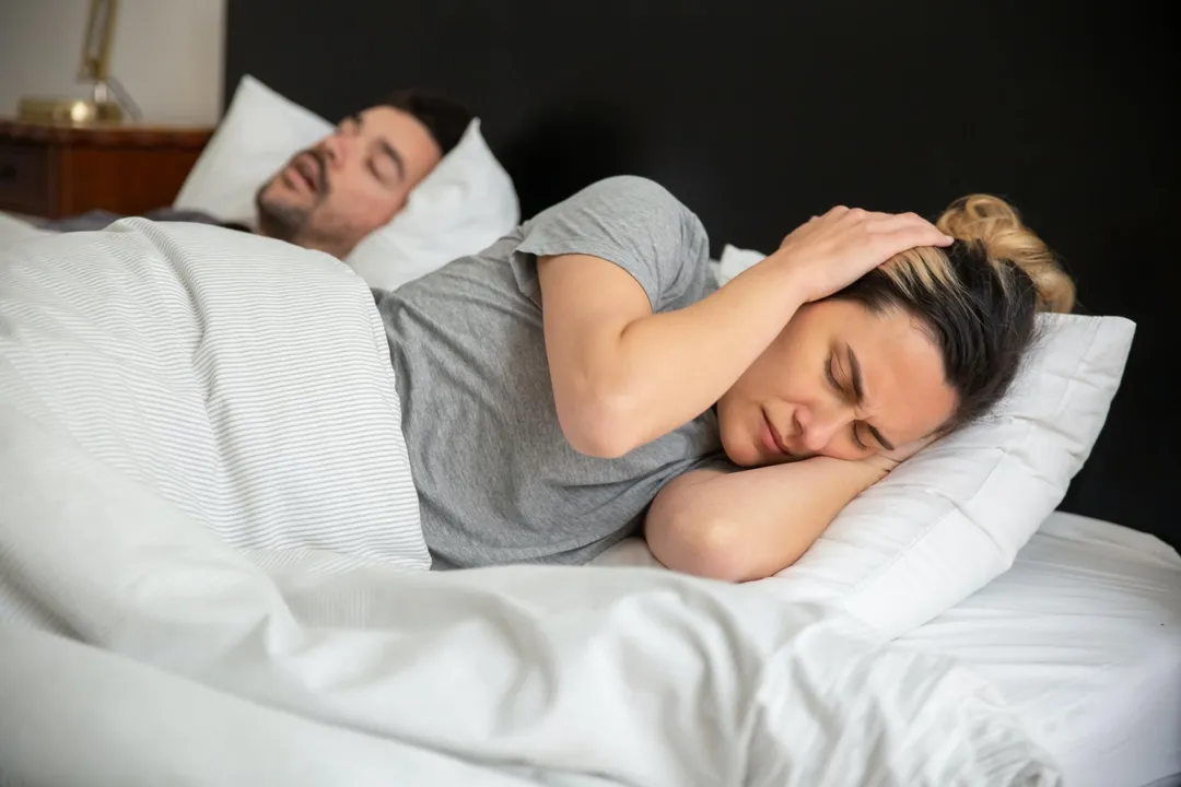 阻塞型睡眠呼吸中止症是常見但容易被忽視的疾病,若未及時治療,恐引發高血壓、心臟病、中風。(示意圖/Pexels)