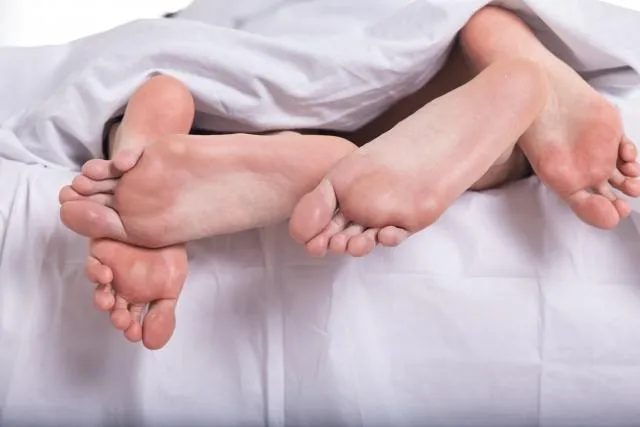 隨著民眾對於性觀念逐漸開放，許多人會在女性月經來臨時進行性行為。(圖／資料照)