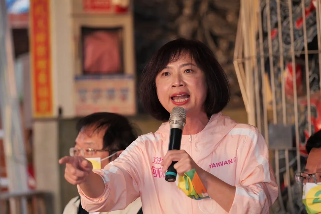 何欣純。(圖/翻攝何欣純臉書)