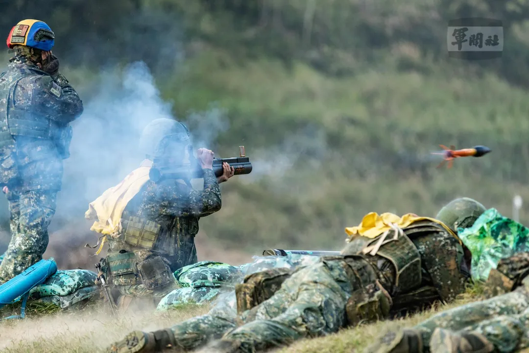 國軍仍舊大量使用66火箭彈。(圖/軍聞社)