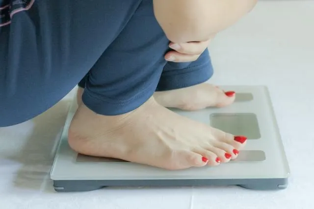 正常體重者,體重減少10%就可能營養不良,也可能有續發性厭食現象,嚴重時會須住院治療。(示意圖/資料庫)