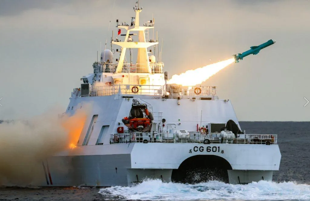海巡艦發射雄二飛彈也被迫取消。(圖/國防部)