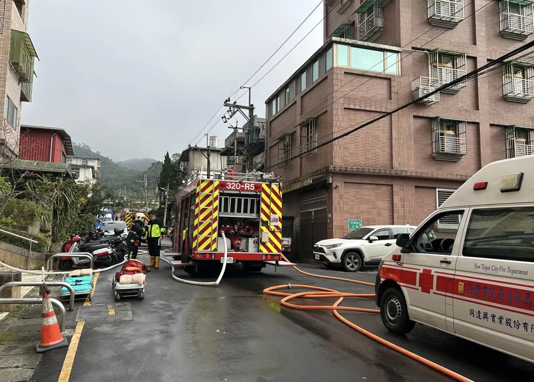 侯友宜針對深坑火警所產生的惡臭,要求環保局做好空氣品質監測,並同步轉知民眾(攝自中天新聞)