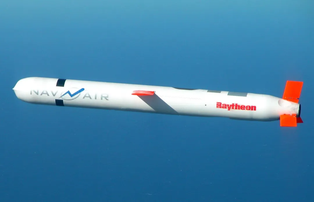 現代空戰史從未發生過300公里擊殺戰鬥機案例，連號稱射程達450公里的霹靂-17都沒有實戰記錄，S-400是第一個遠距離殺傷的武器，射程比PL-15還遠，有人會相信嗎？（示意圖/美國海軍）