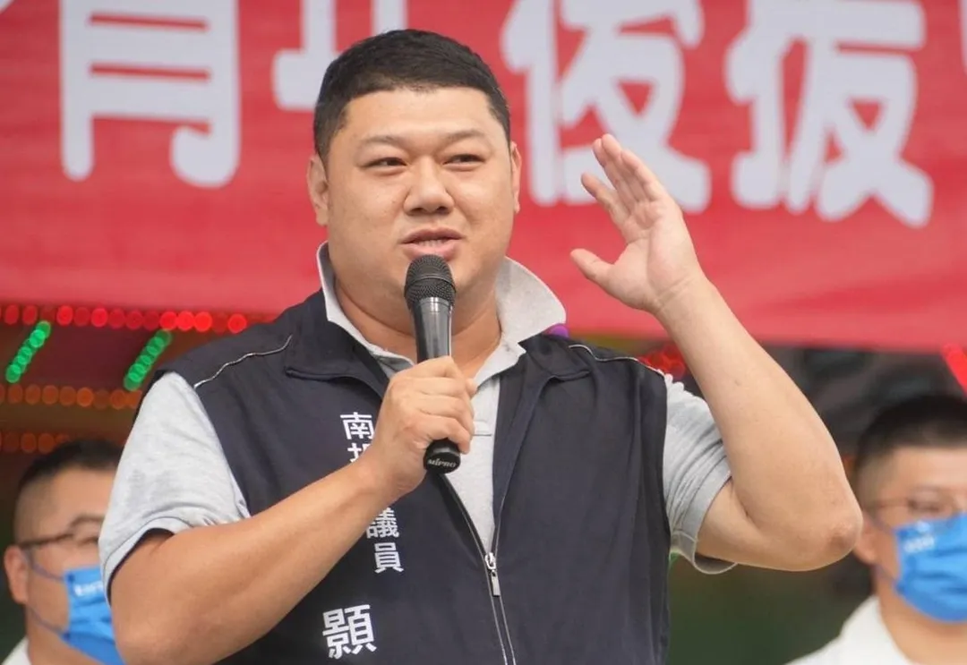 海龍蛙兵退伍的藍委游顥。(圖/取自游顥臉書)
