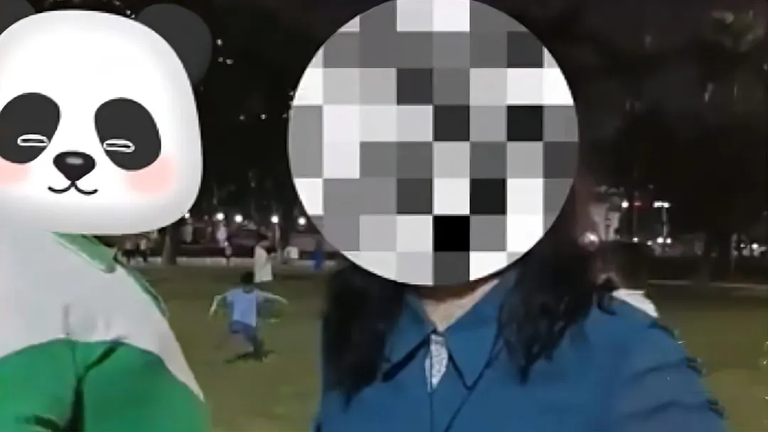 掀裙2.jpg