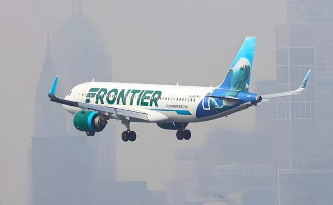 邊疆航空客機丹佛機場跑道撞人，發動機起火231人驚險逃生。（資料照／翻攝自邊疆航空）