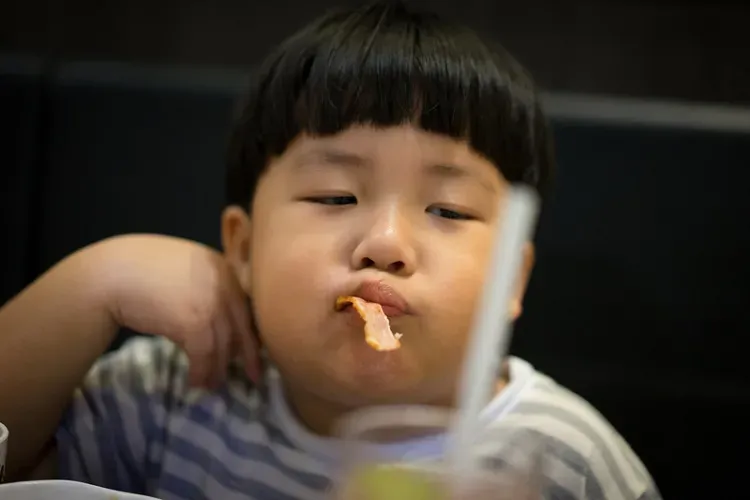 近8成的肥胖青少年在成年後會繼續肥胖，這類患者在成年後有較高的死亡風險。（示意圖／資料庫）