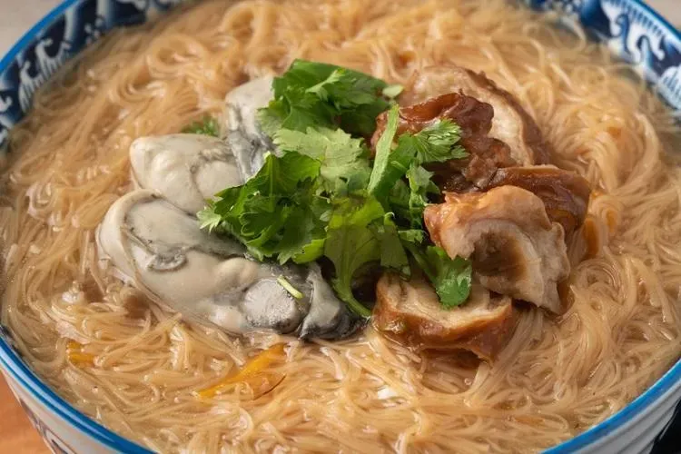許多網友提點這名大三生，他有如今的生活都是父母輩賣蚵仔麵線而來。（示意圖／資料照）