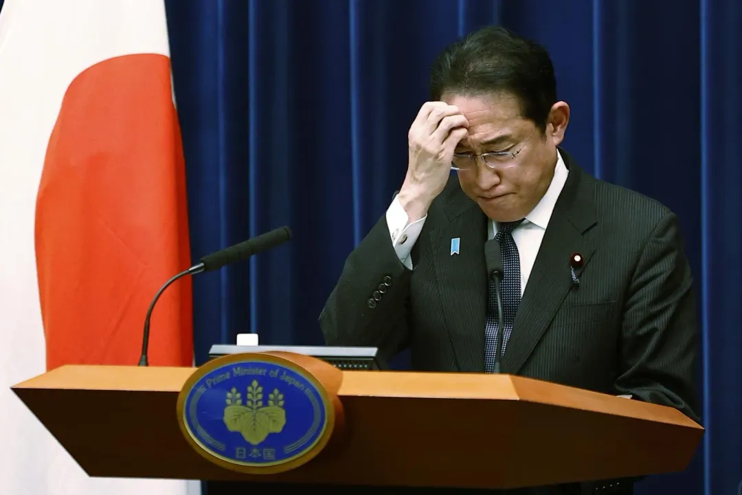 內閣醜聞連環爆,讓日相岸田內閣支持率已降至歷史新低。(資料照/美聯社)
