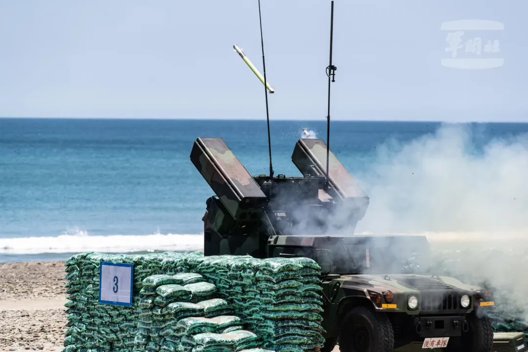 復仇者飛彈車發射刺針飛彈（圖／軍聞社）