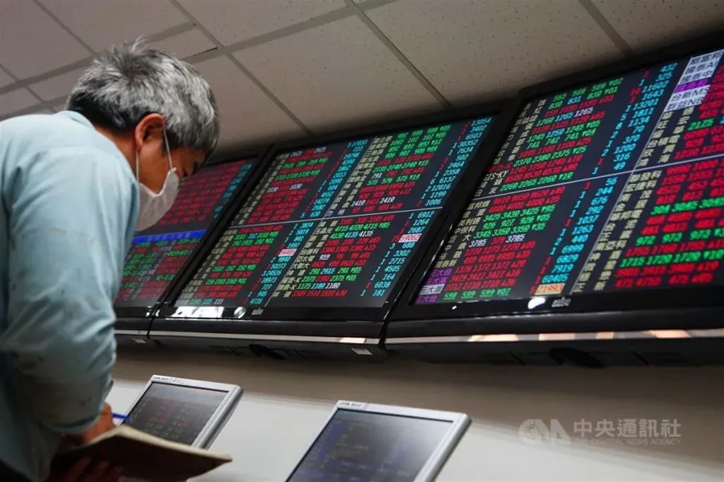 根據投顧資料推算,2023年股民平均獲利為101.99萬元。(資料照/中央社)