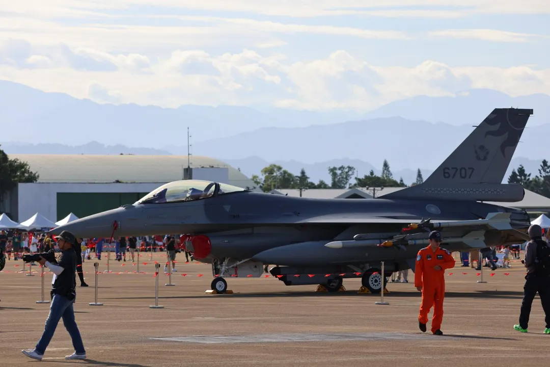 台灣對美軍購F-16V戰機，首批2架已自美國起飛（資料照片）