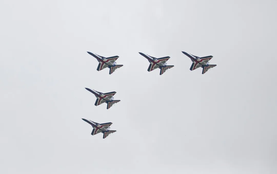 國防部表示,並未召回空軍飛行員。(圖/國防部發言人臉書)