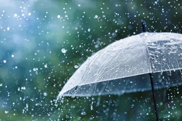 今天(25日)台灣中南部持續留意山區的午後雷雨。(示意圖/取自pexels)