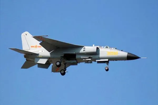 于北辰稱解放軍機擔心「空間迷向」所以都是白天過來(示意圖/「殲轟-7」戰鬥轟炸機)