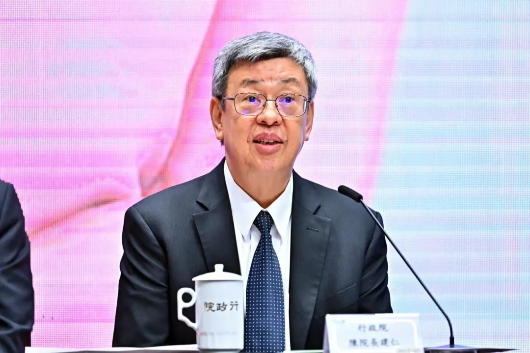 陳建仁內閣施政表現的最新民調,不滿意度40.4%也創下新高紀錄。(圖/行政院提供)