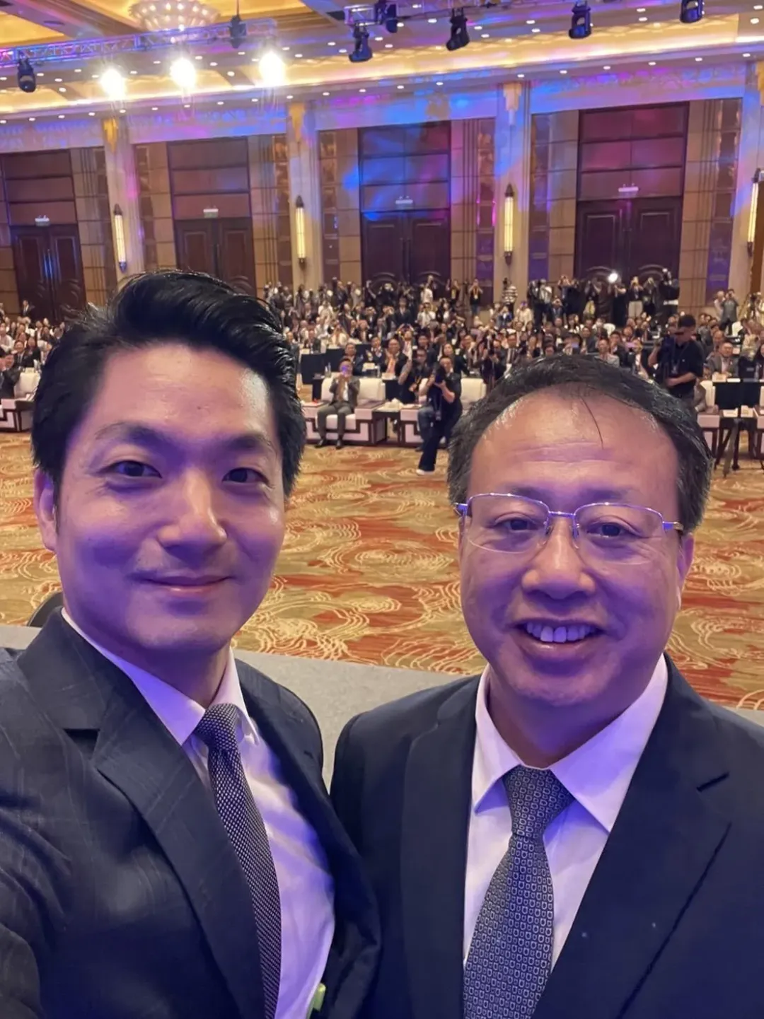 去年台北市長蔣萬安(左)訪滬,力邀上海市長龔正(右)今年來台出席雙城論壇。(圖/中天新聞)
