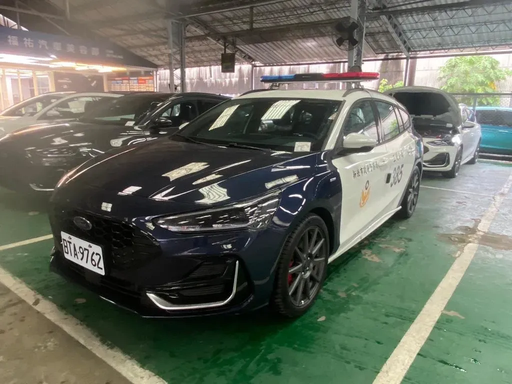 新北三峽分局近日獲贈一輛「小鋼砲警車」。(圖/翻攝畫面)