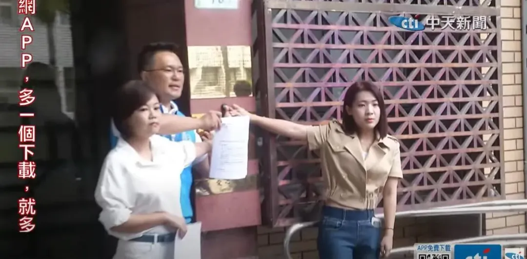 徐巧芯上午前往北檢提告陳吉仲遭基進黨金門立委參選人楊佩樺鬧場（攝自中天新聞）