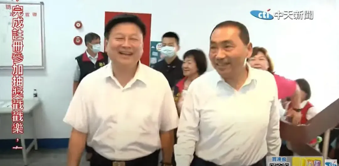 傅崐萁7日同框侯友宜並親口表態支持(攝自中天新聞)