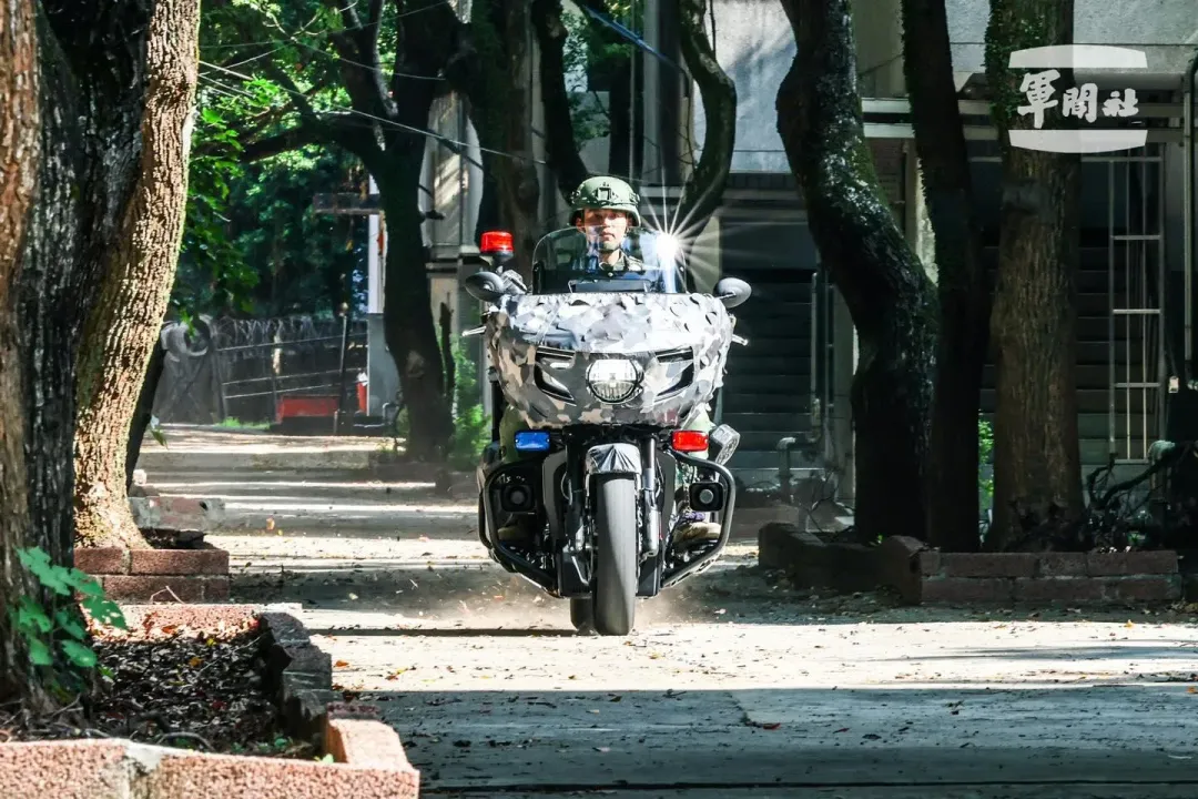 憲兵快速反應連去年11月接裝美製印第安挑戰者重機。(圖/軍聞社)