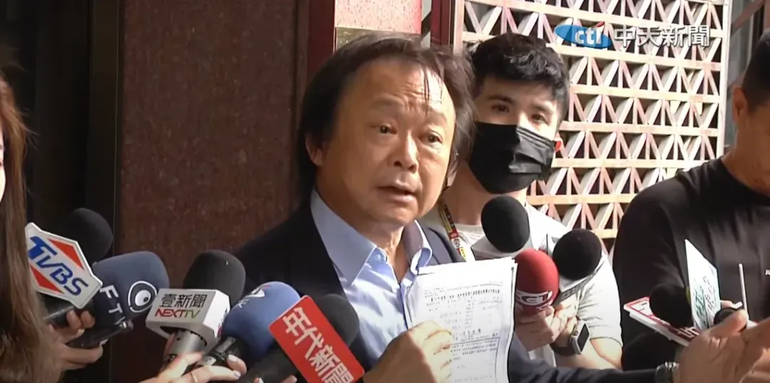 王世堅(前)11時將提告基泰建設負責人「殺人未遂」。(中天新聞)