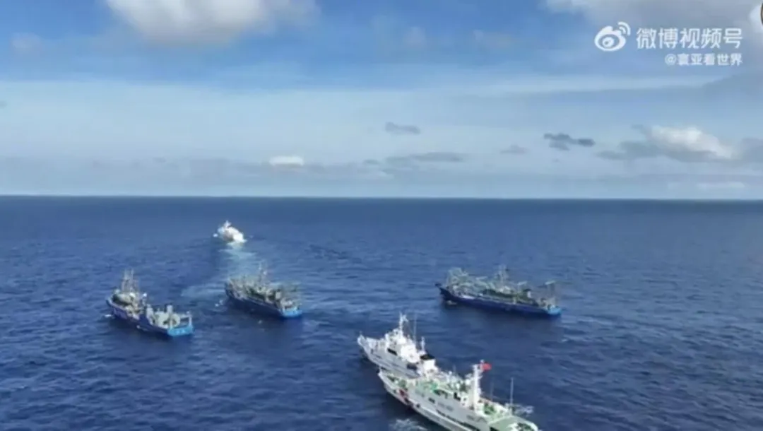 近日中菲船艦於仁愛礁對峙，山東艦赴南海或為敲打美菲。（圖／翻攝微博「寰亞看世界」）