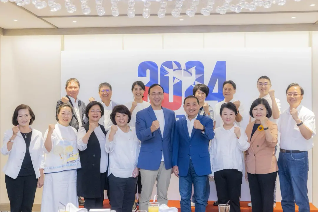 侯友宜和國民黨地地縣市首長齊聚一堂。（圖/國民黨提供）