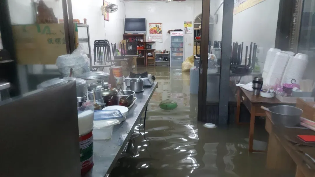 嘉義民雄大水淹入民宅。(圖/嘉義綠豆大小事)