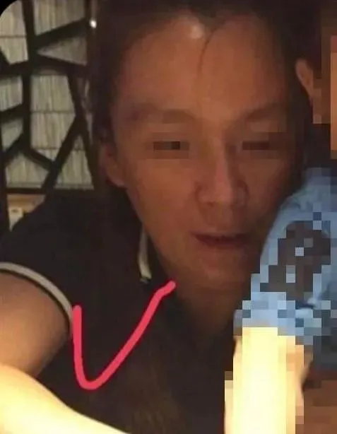 桃園人妻公開51歲母親長相。(圖/爆料公社)