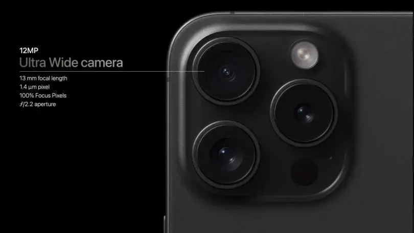 除主相機外,iPhone 15 Pro與iPhone 15 Pro Max也同樣搭載一顆13mm、F2.2、1200萬畫素的超廣角鏡頭,感光元件大小為1.4um。(圖/翻攝自YouTube)