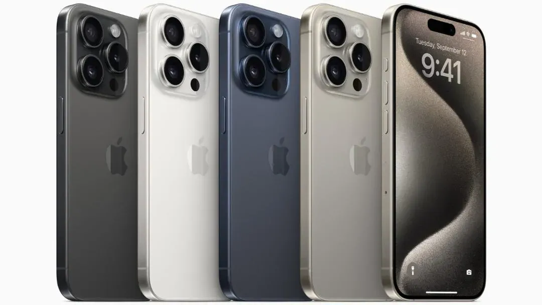 有網友興奮表示自己收到「抽中iPhone 15 Pro Max」得獎訊息,真相卻笑噴一票網友。(圖/翻攝自蘋果官網)