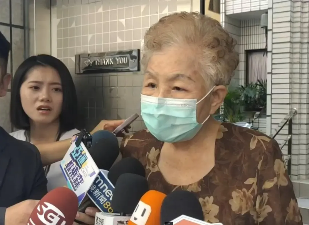 柯文哲的母親何瑞英認為柯侯綁同一張選票「不合理」。（圖／中天新聞）