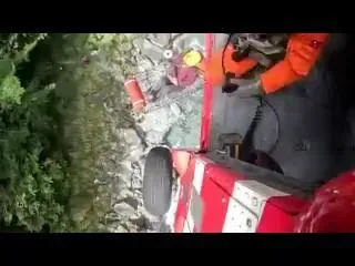 空總直升機吊掛救援。(圖/翻攝畫面)