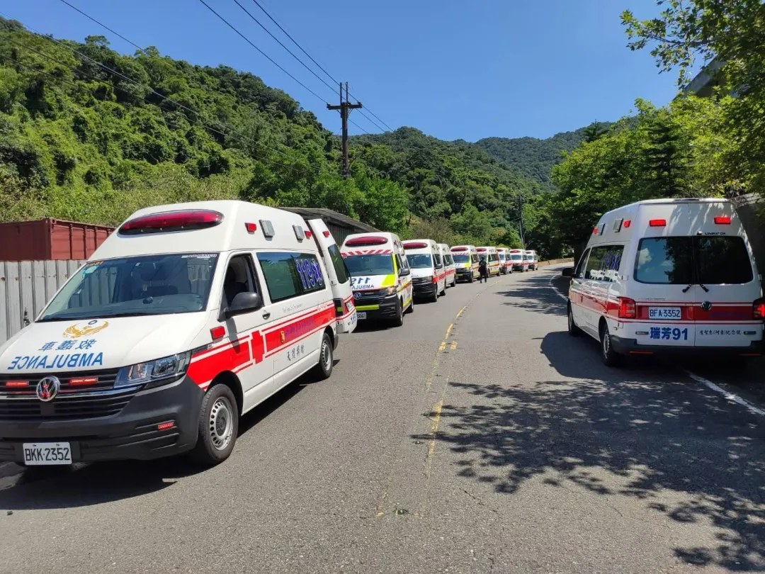 消防人員出動20車、51人前往搶救。（圖／中天新聞）