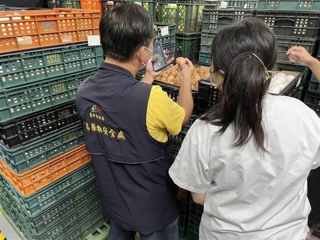 台中市府日前稽查進口蛋流向。(圖/台中市府提供)