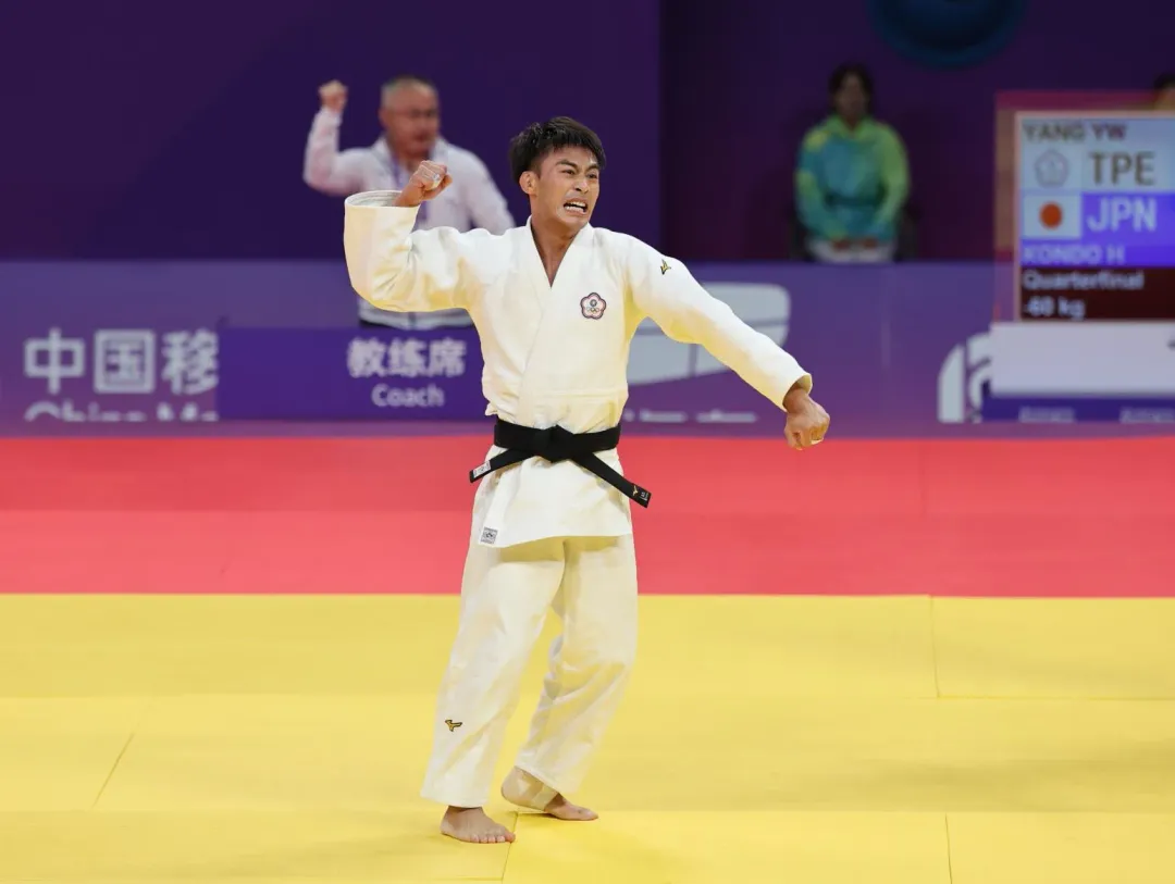 楊勇緯振臂揮拳。（圖／中華奧會提供）