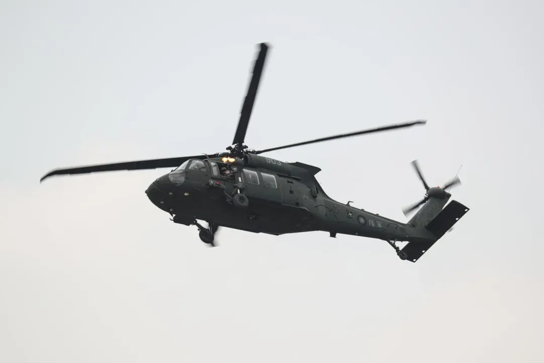 UH-60M黑鷹直升機執行地空整體作戰操演（軍聞社提供）