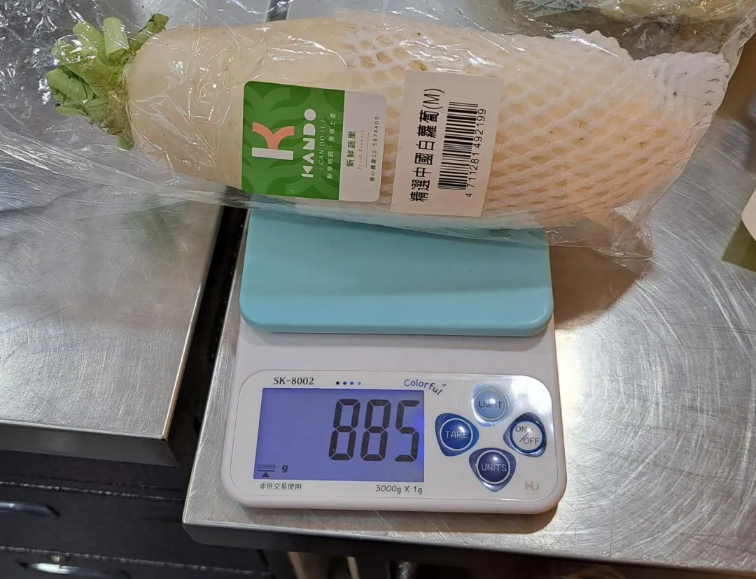 美麗華超市販售的「白蘿蔔」。(圖/北市衛生局提供)