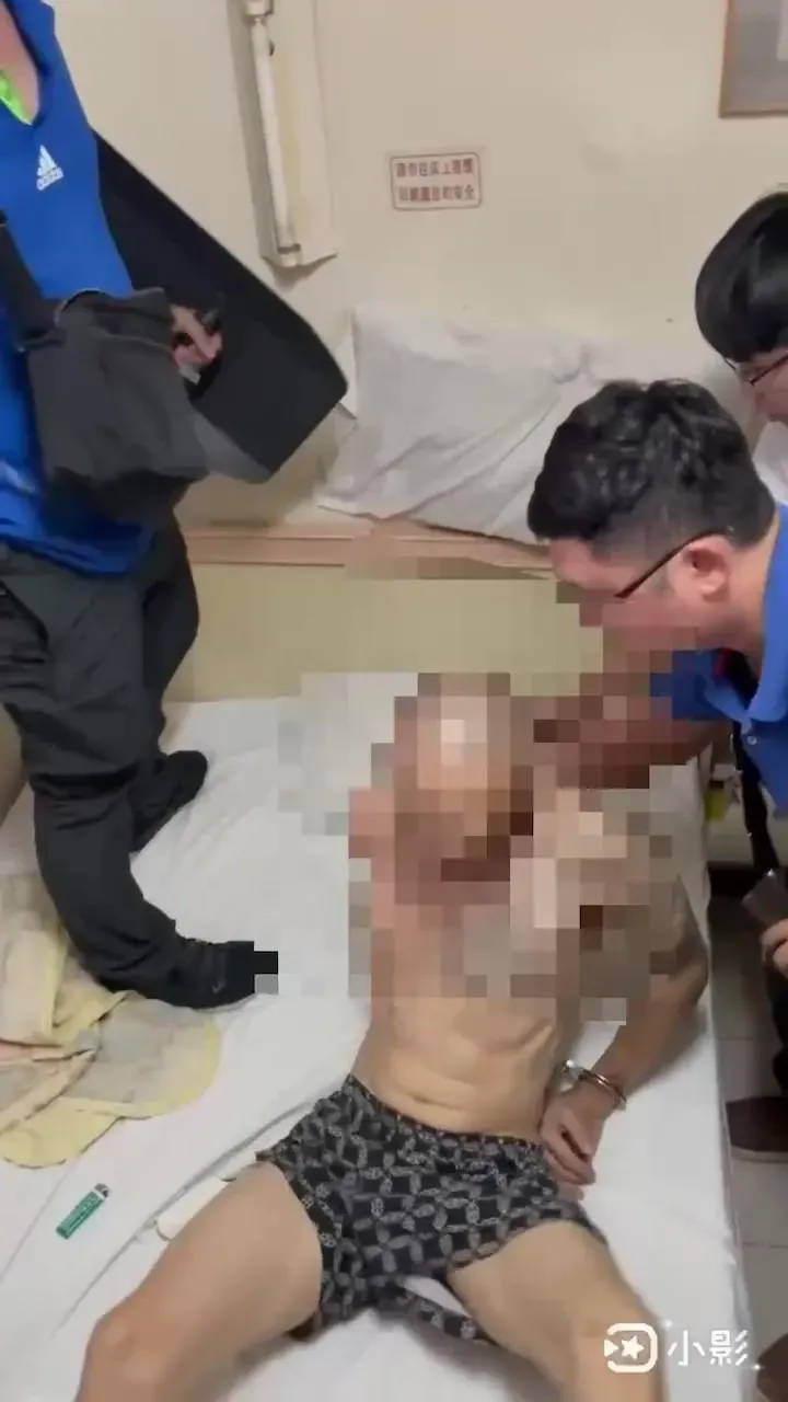 邱姓受刑人被警方反手上銬。(圖/警方提供)