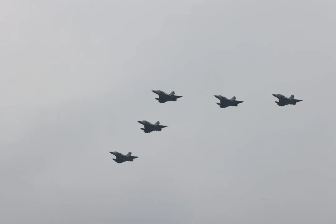 國防部表示,並未召回空軍飛行員。(圖/國防部發言人臉書)